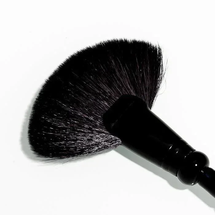 Desiree Holla x Ghost Glass Large Fan Make Up Brush - Image 5